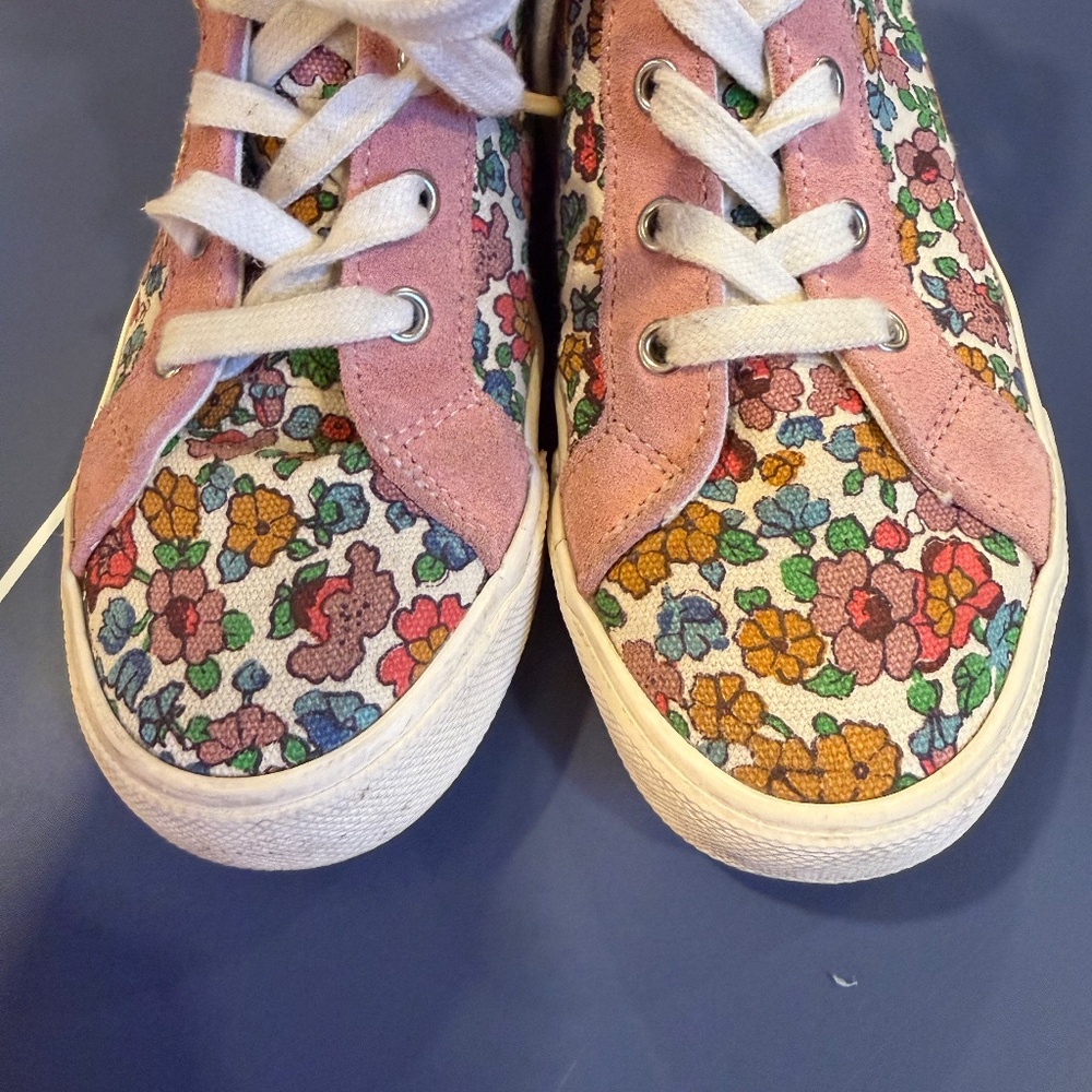 Size 32/US 1 Mini Boden High Tops in Bunny Floral - Picture 9 of 11